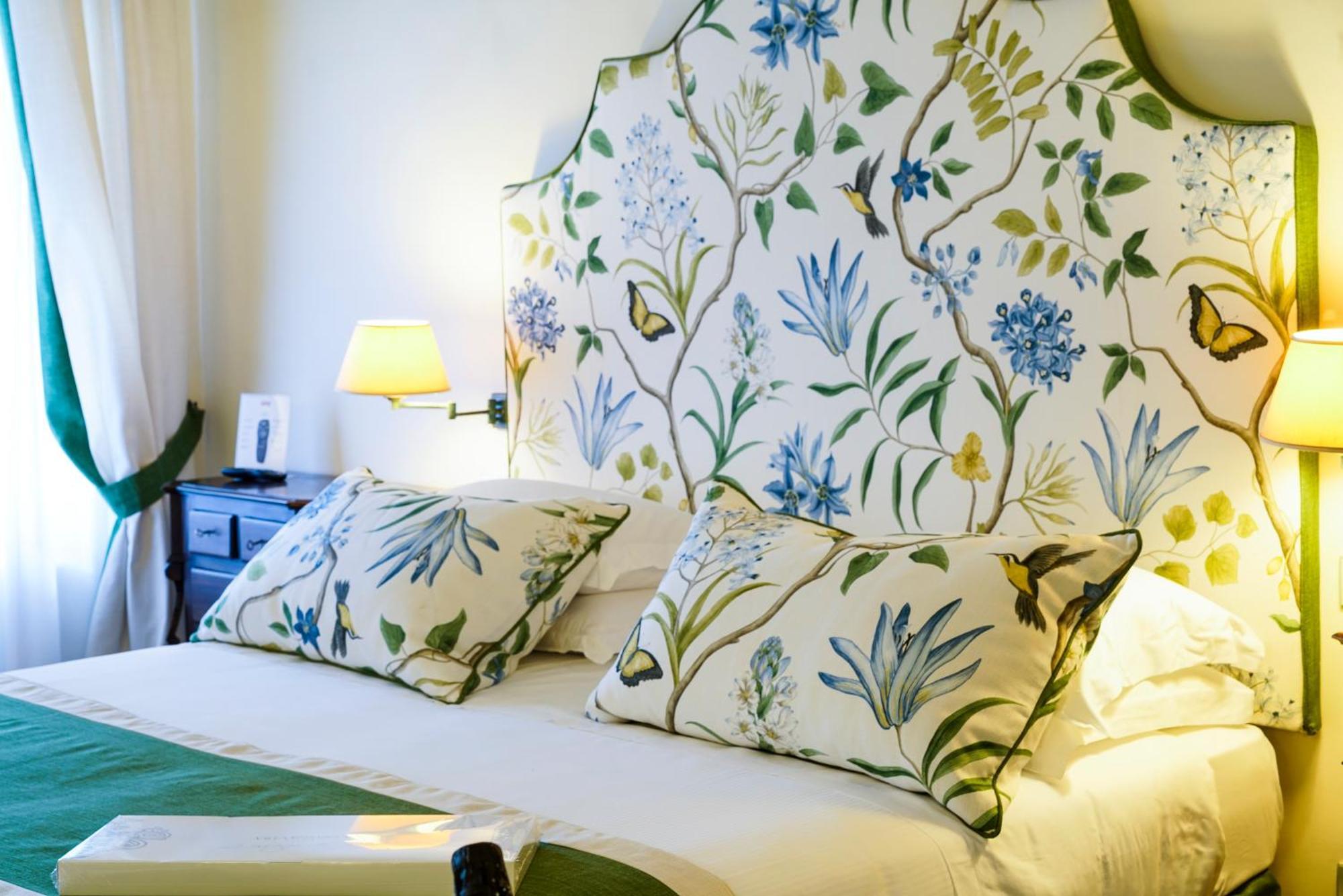Suite Frescoes Ceiling Sea View
