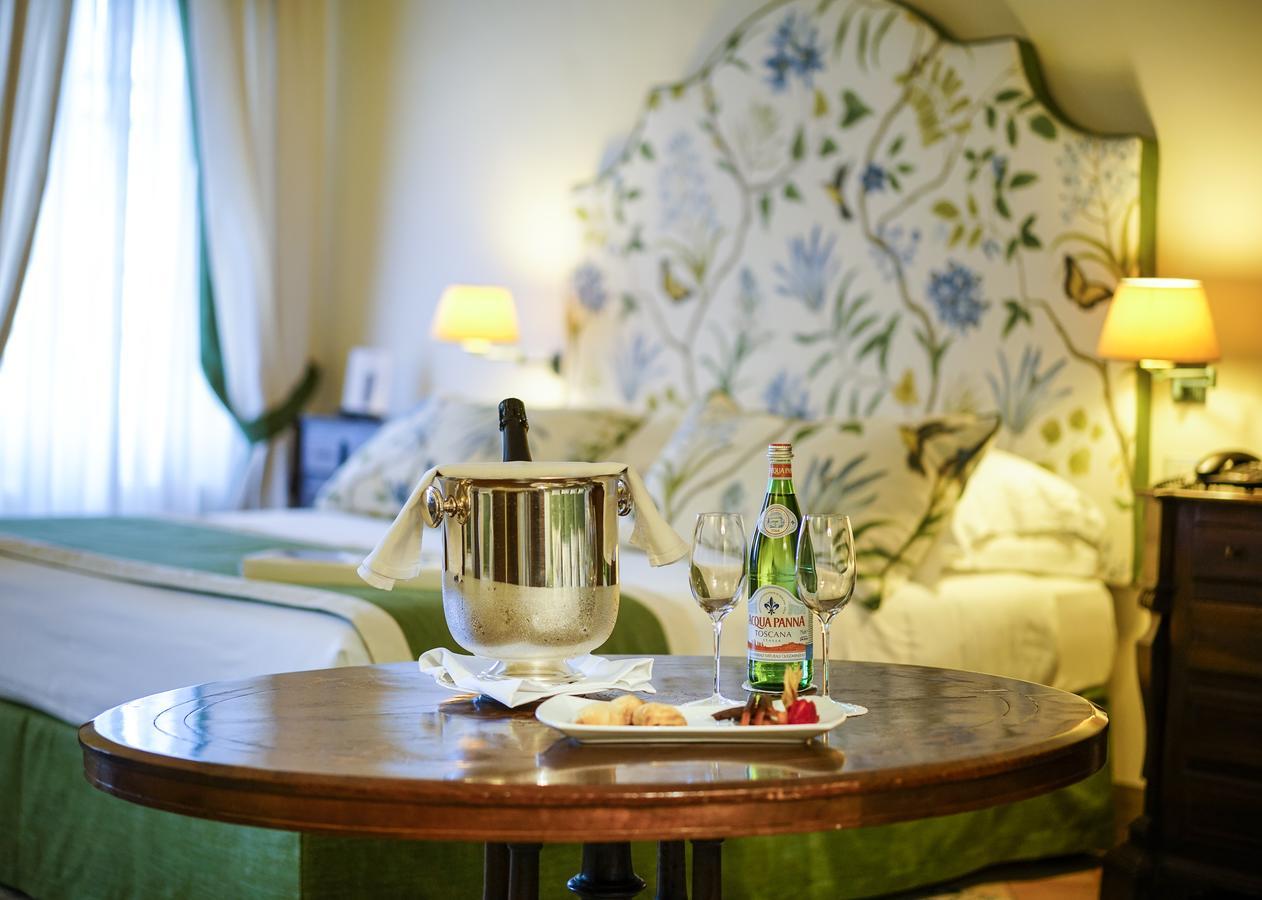 Suite Frescoes Ceiling Sea View