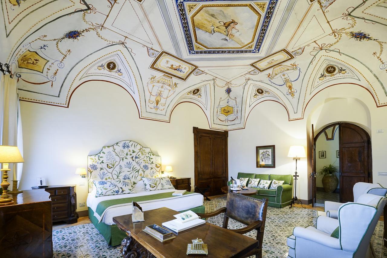 Suite Frescoes Ceiling Sea View